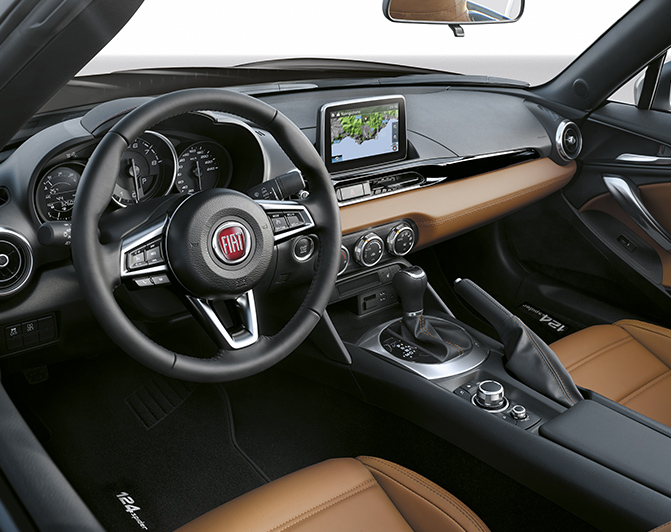 Fiat 124 Spider Europa interni badge