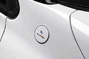 Il badge “Hey Google” sul parafango